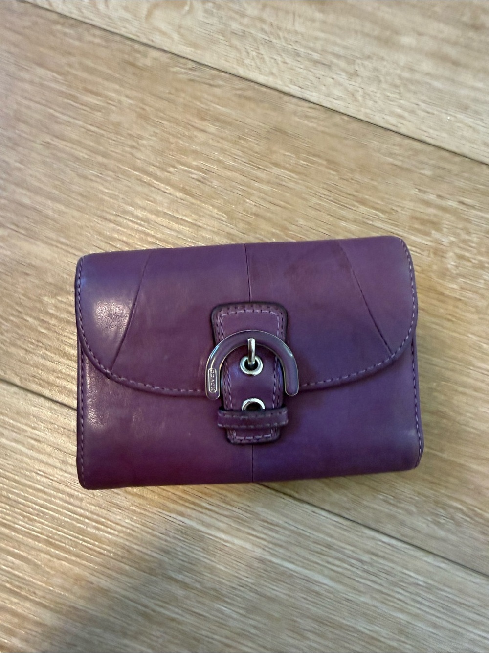 Vintage Coach - SoHo Lynn flap wallet with buckle closure